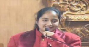 इनायत कौर दीक्षारोहण समारोह में विदायिगी भाषण देते हुए।