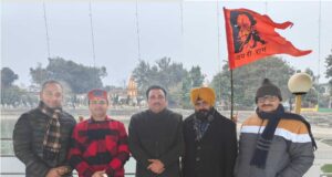 बैठक में उपस्थित संजीव मन्हास व अन्य