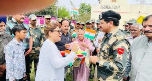 121वीं वाहिनी सीमा सुरक्षा बल की सीमा चौकी कमलजीत में शहिदी दिवस पर शहिद भगत सिंह को दी श्रध्दांजलि