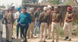 गांव मनसूरपुर में रेड़ करने पहुँची सीआईए स्टाफ पुलिस पर गैंगस्टर ने चलाई गोली