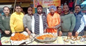 लायंस क्लब फगवाड़ा सिटी ने लगाया पकौड़ों का लंगर