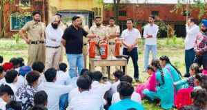 ਡੀਏਵੀ ਸੀਨੀਅਰ ਸੈਕੰਡਰੀ ਸਕੂਲ ਵਿਖੇ ਕਰਵਾਈ ਗਈ ਫਾਇਰ ਸੇਫਟੀ ਹਫਤਾ ਦੌਰਾਨ ਮੋਕ ਡਰਿਲ