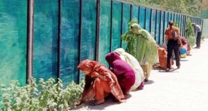 खन्ना के मार्गदर्शन में बाबा औगढ कॉलेज जैजों में छात्राओं ने चलाया स्वच्छता अभियान