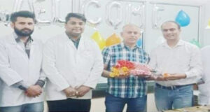 डोगरा आस्पताल में पहुँचने पर किया गया डाक्टर सुखदेव राज का गर्मजोशी से स्वागत