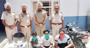 लूट गिरोह के तीन आरोपी गिरफ्तार और 22,750 ₹ और एक मोबाइल बरामद