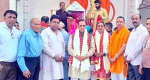 श्री हनुमान गढ़ी मंदिर में नतमस्तक हुए विजय रूपाणी