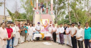 महाराणा प्रताप की प्रतिमा को हार पहनाते कुंवर कुंवर रविंद्र विक्की