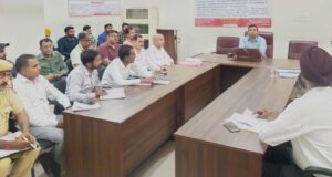 ਕੌਮੀ ਲੋਕ ਅਦਾਲਤ ਸਬੰਧੀ ਅਧਿਕਾਰੀਆਂ ਨਾਲ ਮੀਟਿੰਗ ਕਰਦੇ ਹੋਏ ਸੀ.ਜੇ.ਐਮ-ਕਮ-ਸਕੱਤਰ ਜਿਲ੍ਹਾ ਕਾਨੂੰਨੀ ਸੇਵਾਵਾਂ ਅਥਾਰਟੀ ਰਾਜ ਪਾਲ ਰਾਵਲ