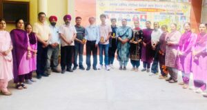 ਦਸਮੇਸ਼ ਪਬਲਿਕ ਸੀਨੀਅਰ ਸੈਕੰਡਰੀ ਸਕੂਲ ਦੇ ਅਵੱਲ ਆਏ ਵਿਦਿਆਰਥੀਆਂ ਨੂੰ ਕੀਤਾ ਮੈਨੇਜਮੈਂਟ, ਪ੍ਰਿੰਸੀਪਲ ਅਤੇ ਸਟਾਫ ਵੱਲੋਂ ਸਨਮਾਨਿਤ