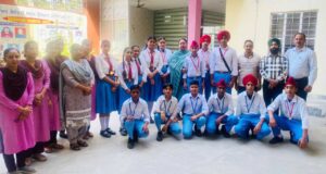 ਦਸਮੇਸ਼ ਪਬਲਿਕ ਸੀਨੀਅਰ ਸਕੂਲ ਦੇ ਅੱਠਵੀਂ ਜਮਾਤ ਵਿੱਚੋਂ ਅਵਲ ਆਏ ਵਿਦਿਆਰਥੀਆਂ ਨੂੰ ਕੀਤਾ ਗਿਆ ਮੈਡਲ ਦੇ ਕੇ ਸਨਮਾਨਿਤ