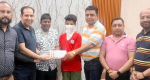 ਲਾਇਨ ਆਸ਼ੂ ਮਾਰਕੰਡਾ ਦੀ ਅਗਵਾਈ ‘ਚ ਵਿਦਿਆਰਥੀ ਨੂੰ ਭੇਟ ਕੀਤੀਆਂ ਨੌਵੀਂ ਜਮਾਤ ਦੀਆਂ ਪੁਸਤਕਾਂ