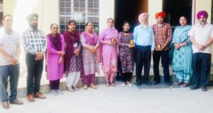 ਕਾਮਰਸ ਅਤੇ ਆਰਟਸ ਗਰੁੱਪ ਵਿੱਚੋਂ ਅਵੱਲ ਰਹੇ ਵਿਦਿਆਰਥੀਆਂ ਨੂੰ ਕੀਤਾ ਸਨਮਾਨ ਚਿੰਨ ਦੇ ਕੇ ਸਨਮਾਨਿਤ