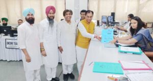 बाबा साहिब और हलका वासियों से आशीर्वाद लेकर राज कुमार ने भरा नामांकन, हजारों समर्थक भी रहे साथ