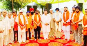 पीर बाबा मुकाम शाह जी के मेले मे पहुंचे गणमान्य को संजीव मन्हास द्वारा किया गया सम्मानित