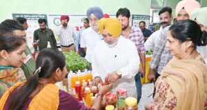 ਬਾਗਬਾਨੀ ਵਿਭਾਗ ਵੱਲੋ ਸੁਜਾਨਪੁਰ ਵਿਖੇ ਆਯੋਜਿਤ ਕੀਤਾ ਗਿਆ ਰਾਜ ਪੱਧਰੀ ਲੀਚੀ ਸ਼ੋਅ ਅਤੇ ਵਿਚਾਰ ਗੋੋਸਟੀ