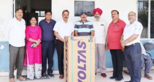 मिलिट्री टायर स्टेशन ने डीएवी कॉलेज दसूहा को वाटर कूलर किया भेंट