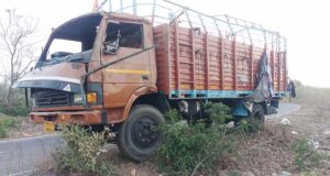 श्री खुरालगढ़ साहिब ने माथा टेककर लौट रही संगत से भरा कैंटर पलट दिया