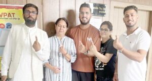 भारत के चुनावी उत्सव में भाग लेने कनाडा से विशेष तौर पर पंजाब आये कशिश चम और तानिया शर्मा