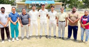 खिलाडिय़ों को शेरे पंजाब कप के लिए रवाना करते हुए एचडीसीए सचिव व प्रशिक्षक
