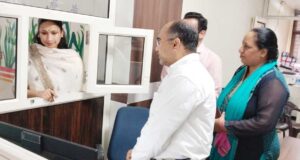 लोगों की सुविधा के लिए जिला प्रशासकीय काम्प्लेक्स में स्थापित किया गया स्वागत एवं सहायता केंद्र: कोमल मित्तल