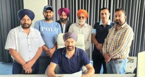 प्रेसवार्ता के दौरान क्लब अध्यक्ष परमजीत सिंह सचदेवा व क्लब के सदस्य
