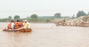 ਸੰਭਾਵਿੱਤ ਹੜ੍ਹ ਪ੍ਰਭਾਵਿੱਤ ਖੇਤਰ ਪਿੰਡ ਪਹਾੜੀਪੁਰ ਵਿਖੇ ਹੜ੍ਹ ਦੇ ਪ੍ਰਭਾਵ ਤੋਂ ਬਚਾਓ ਲਈ ਜਿਲ੍ਹਾ ਪ੍ਰਸਾਸਨ ਵੱਲੋਂ ਕੀਤੀ ਮੋਕ ਡਰਿੱਲ ਆਯੋਜਿਤ