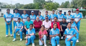 विजेता टीम के साथ सचिव डा.रमन घई, महिला कोच दविंदर कौर व अन्य