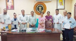 नेशनल डॉक्टर्स डे के मौके पर स्वास्थ्य विभाग ने सराहनीय कार्य करने वाले डॉक्टरों को किया सम्मानित