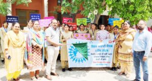 आबादी दिवस पर स्वास्थ्य विभाग की ओर से निकाली गई जागरूकता रैली