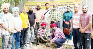 ਦੋਆਬਾ ਸਾਹਿਤ ਅਤੇ ਸਮਾਜਿਕ ਕੇਂਦਰ ਨੇ ਕੀਤਾ ਬੂਟੇ ਲਗਾਉਣ ਦੀ ਮੁਹਿਮ ਦਾ ਸ਼ਾਨਦਾਰ ਆਗਾਜ