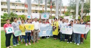 स्वामी प्रेमानंद महाविद्यालय में ईको क्लब द्वारा पोस्टर निर्माण और वृक्षारोपण अभियान का आयोजन