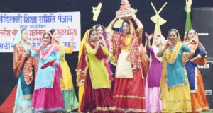 सर्वहितकारी में विभिन्न प्रतियोगिताओं में अपनी कला का प्रदर्शन करते हुए विद्यार्थी