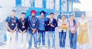 शैक्षिक भ्रमण के दौरान केएमएस कॉलेज के विद्यार्थी