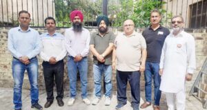 बातचीत करते पूरानी पेंशन बहाली सदस्य