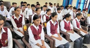 ਕੰਪਿਊਟਰ, ਸਮਾਰਟ ਫੋਨ ਨੂੰ ਪ੍ਰਯੋਗ ਕਰਦੇ ਸਮੇਂ ਹਰ 20 ਮਿੰਟਾਂ ਵਿੱਚ 20 ਸਕਿੰਟਾਂ ਦਾ ਬ੍ਰੇਕ ਲਓ ਅਤੇ 20 ਫੁੱਟ ਦੂਰ ਕਿਸੇ ਵਸਤੂ ਨੂੰ ਦੇਖੋ: ਡਾ.ਪਵਨ ਕੁਮਾਰ