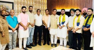 भाजपा युवा मोर्चा मंडल फगवाड़ा प्रधान सहित तीन वरिष्ठ नेता आप पार्टी में हुए शामिल