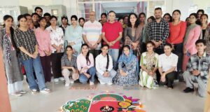 ਜੇਤੂ ਟੀਮਾਂ ਦੇ ਨਾਲ ਚੇਅਰਮੈਨ ਕੁਮਾਰ ਸੈਣੀ, ਮਾਨਵ ਸੈਣੀ, ਸ਼ਬਨਮ ਕੌਰ, ਫੈਕਲਟੀ ਮੈਂਬਰ ਅਤੇ ਵਿਦਿਆਰਥੀ