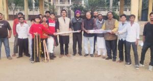 टाईटंस टूर्नामेंट क्लब खिलाड़ीयों को किक्रेट किट दी जय माँ दुर्गा धर्मार्थ सेवा क्लब उंच्ची बस्सी ने