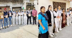 ਹਰ ਸ਼ੁਕਰਵਾਰ ਡੈਂਗੂ ਤੇ ਵਾਰ ਮੁਹਿੰਮ ਤਹਿਤ ਘਰ-ਘਰ ਜਾ ਕੇ ਲੋਕਾਂ ਨੂੰ ਡੇਂਗੂ ਪ੍ਰਤੀ ਕੀਤਾ ਜਾਗਰੂਕ