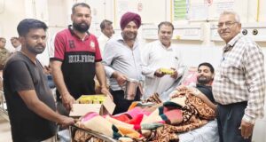 जनता सेवा समिति ने सिविल अस्पताल में मरीजों को बरताई दूध की सेवा