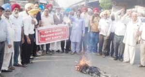 ਮੁੱਖ ਮੰਤਰੀ ਪੰਜਾਬ ਦਾ ਪੁਤਲਾ ਫੂਕਦੇ ਹੋਏ ਮੁਲਾਜ਼ਮਾਂ ਅਤੇ ਪੈਨਸ਼ਨਰਾਂ ਨੇ ਕੀਤਾ ਪਿੱਟ ਸਿਆਪਾ