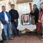 डीएवी सीनियर सेकैंडरी स्कूल कमाही देवी में अनीता देवी व अन्य डीएल आनंद को श्रद्धांजलि अर्पित करते हुए