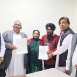 रिटर्निंग अधिकारी से किया प्रमाण पत्र प्राप्त