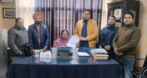 नववर्ष में भी शिक्षा भवन का घेराव करेंगे दफ्तरी कर्मचारी, कर्मचारी की हड़ताल 35वें दिन भी रही जारी