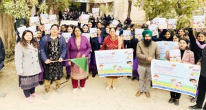 स्वास्थ्य विभाग की ओर से टीकाकरण के विशेष सप्ताह को लेकर निकाली गयी जागरूकता रैली