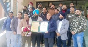 पत्रकार दलजीत अजनोहा ने पत्रकारिता में बढ़ाया होशियारपुर का मान : खन्ना