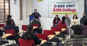 राष्ट्रीय युवा दिवस के अवसर पर भाषण एवं कविता मुकाबले के दौरान कॉलेज मैनेजमेंट, फैकल्टी सदस्य, एनएसएस यूनिट के वॉलंटियर्स व विद्यार्थी