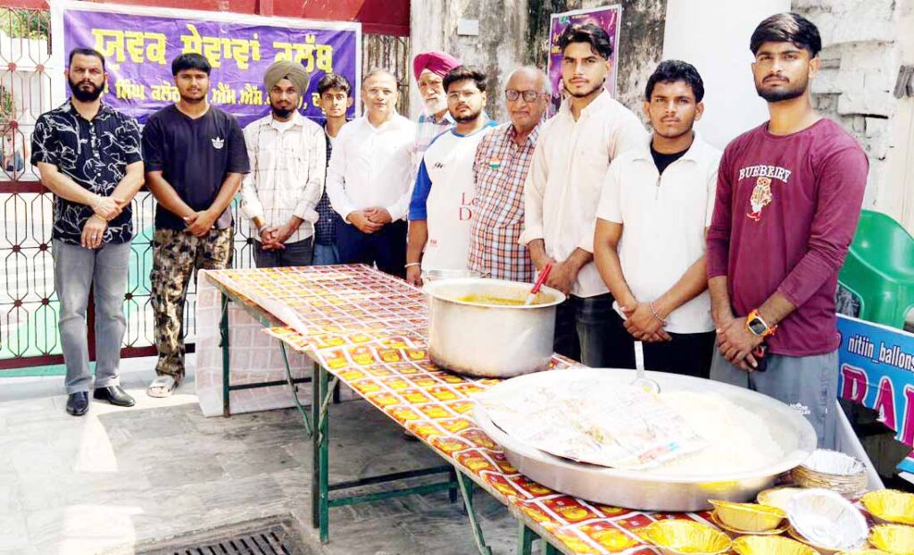 ਯੁਵਕ ਸੇਵਾਵਾਂ ਕਲੱਬ ਚੌਧਰੀ ਬੰਤਾ ਸਿੰਘ ਕਲੋਨੀ ਅਤੇ ਕੇਐਮਐਸ ਕਾਲਜ ਵੱਲੋਂ ਲੰਗਰ ਦਾ ਆਯੋਜਨ