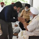 ਮੋਹਿੰਦਰ ਸਿੰਘ ਕੇਪੀ ਨਾਲ ਦੁੱਖ ਪ੍ਰਗਟ ਕਰਦੇ ਹੋਏ ਕੈਬਨਿਟ ਮੰਤਰੀ ਰਵਜੋਤ ਸਿੰਘ