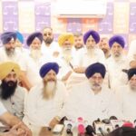 ਸ਼੍ਰੋਮਣੀ ਅਕਾਲੀ ਦਲ ਕੋਰ ਕਮੇਟੀ ਮੈਂਬਰ ਮਹੇਸ਼ ਇੰਦਰ ਸਿੰਘ ਗਰੇਵਾਲ ਟਾਂਡਾ ਵਿਖੇ ਪੱਤਰਕਾਰਾਂ ਨਾਲ ਗੱਲਬਾਤ ਕਰਦੇ ਹੋਏ, ਨਾਲ ਹਨ ਜਿਲਾ ਪ੍ਰਧਾਨ ਲਖਵਿੰਦਰ ਲੱਖੀ, ਲਾਲੀ ਬਾਜਵਾ, ਰਸੂਲਪੁਰ ਤੇ ਹੋਰ